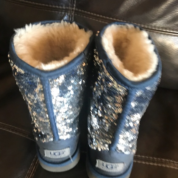 Women’s UGG boots - Picture 3 of 4